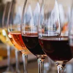 Labed - Exklusives Wohnen Im Weingut, Zentral Und Stilvoll アパート *