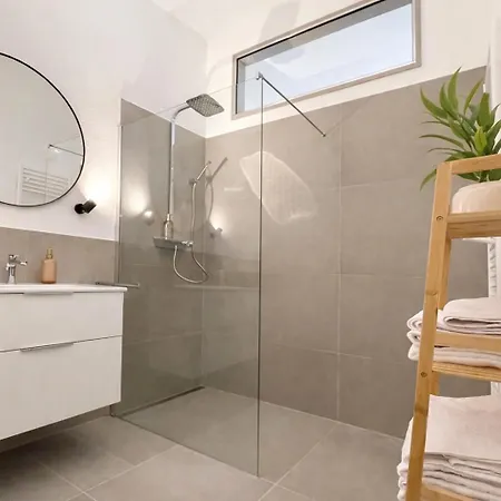 Labed - Exklusives Wohnen Im Weingut, Zentral Und Stilvoll Apartamento